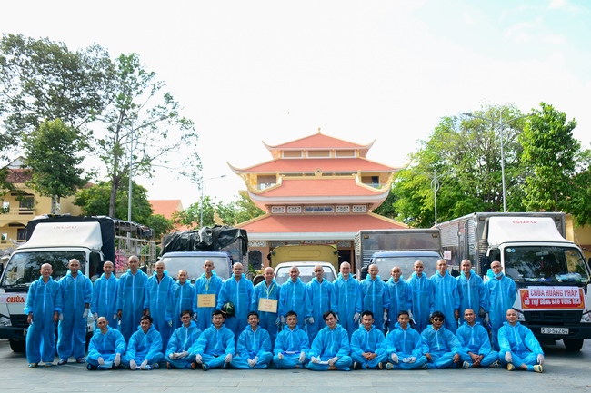 Chùa Hoằng Pháp: Tiếp tục hỗ trợ người dân khó khăn trong đại dịch Covid (đợt 8)